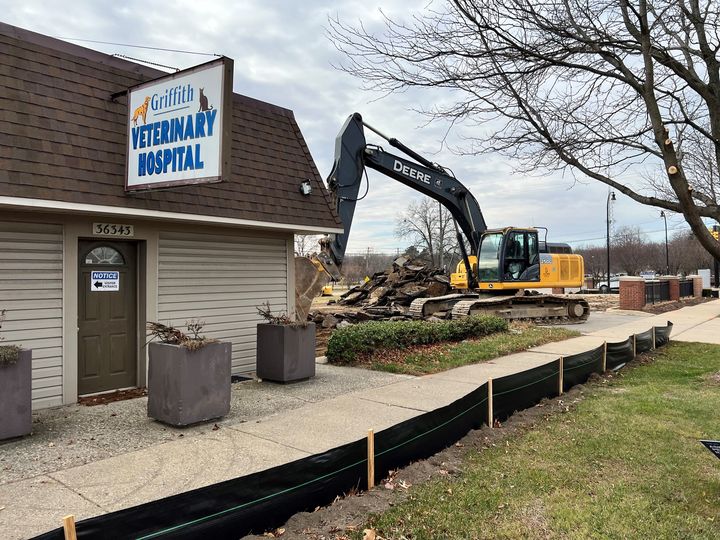 construction begins at Griffith Veterinary Hospital